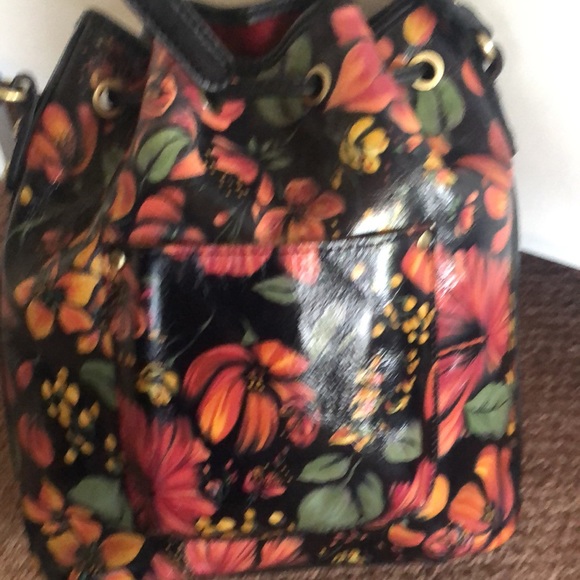 Patricia Nash leather, bucket bag. - Picture 3 of 9